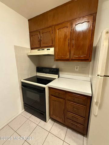 1021 Aberdeen Drive E, Lakewood, NJ 08701