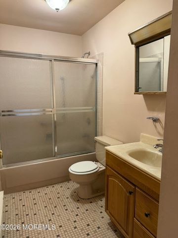 1021 Aberdeen Drive E, Lakewood, NJ 08701