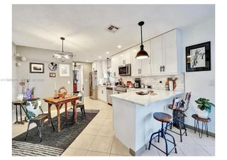 381 NE 42nd Street, Oakland Park, FL 33334