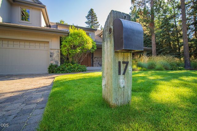 17980 North Course Lane 17, Sunriver, OR 97707