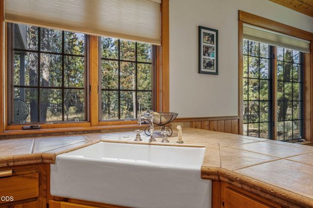 17980 North Course Lane 17, Sunriver, OR 97707