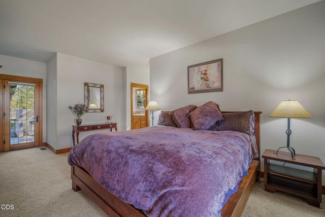17980 North Course Lane 17, Sunriver, OR 97707