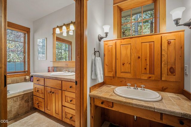 17980 North Course Lane 17, Sunriver, OR 97707