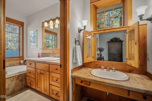 17980 North Course Lane 17, Sunriver, OR 97707