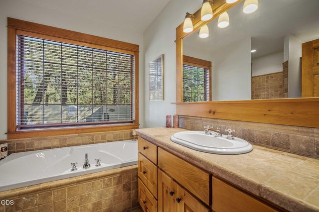 17980 North Course Lane 17, Sunriver, OR 97707