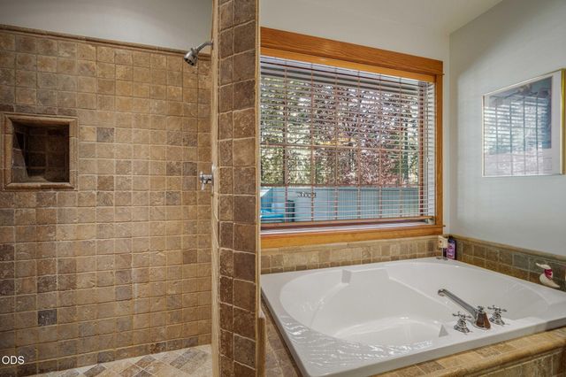 17980 North Course Lane 17, Sunriver, OR 97707
