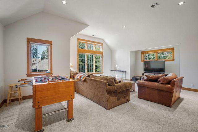 17980 North Course Lane 17, Sunriver, OR 97707