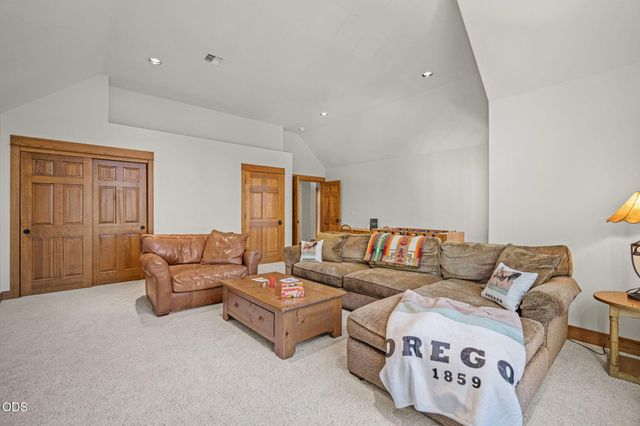 17980 North Course Lane 17, Sunriver, OR 97707