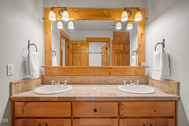 17980 North Course Lane 17, Sunriver, OR 97707
