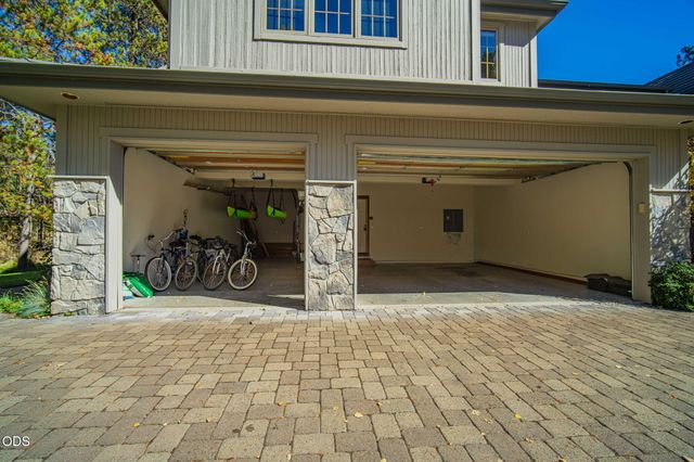17980 North Course Lane 17, Sunriver, OR 97707