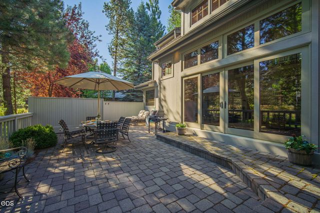 17980 North Course Lane 17, Sunriver, OR 97707