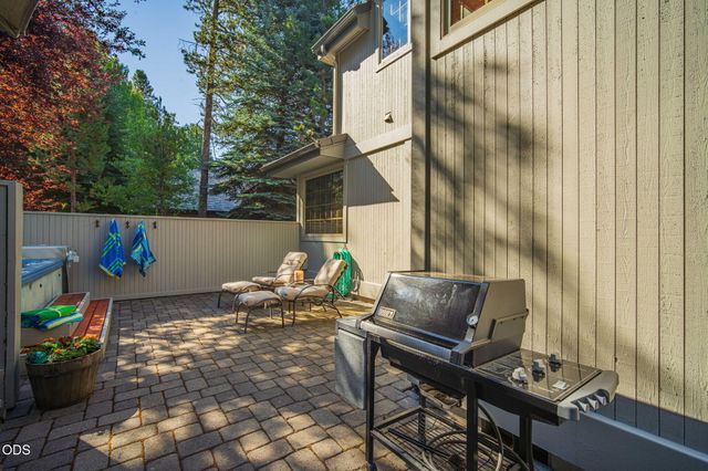17980 North Course Lane 17, Sunriver, OR 97707