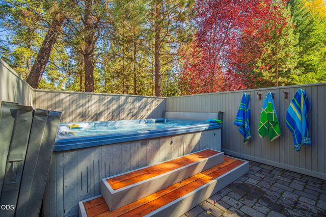 17980 North Course Lane 17, Sunriver, OR 97707