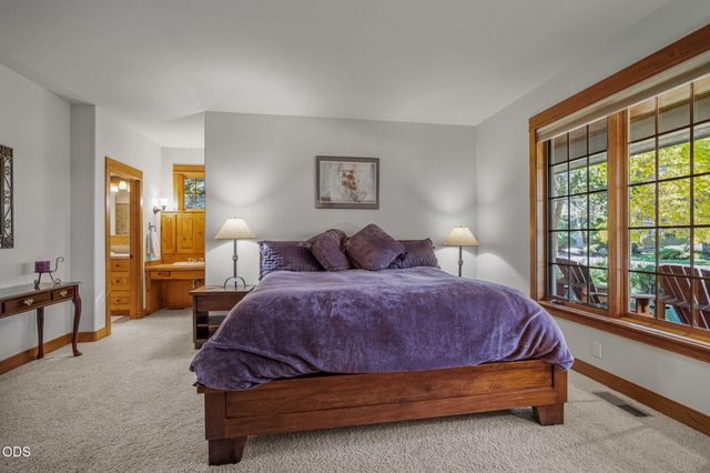 17980 North Course Lane 17, Sunriver, OR 97707