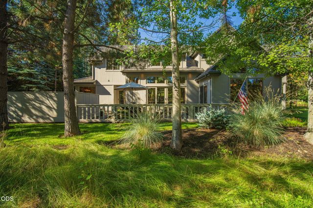 17980 North Course Lane 17, Sunriver, OR 97707