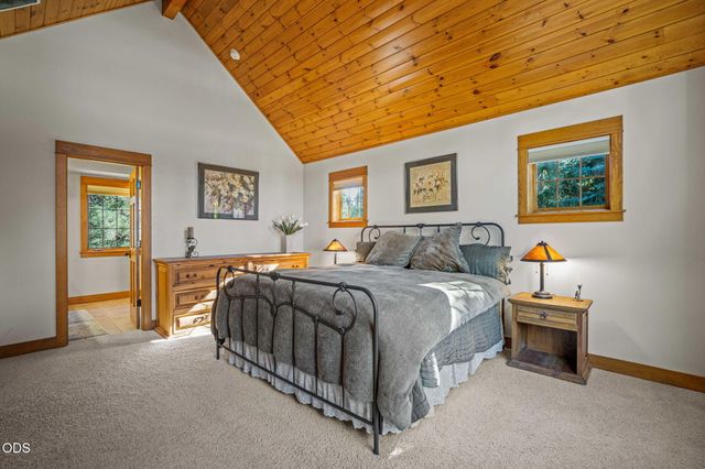 17980 North Course Lane 17, Sunriver, OR 97707