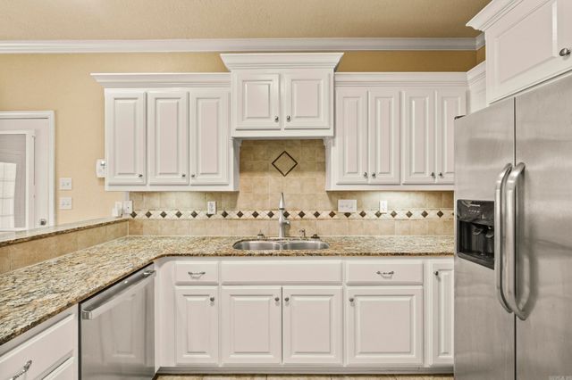 1925 Oakbrook, Sherwood, AR 72120