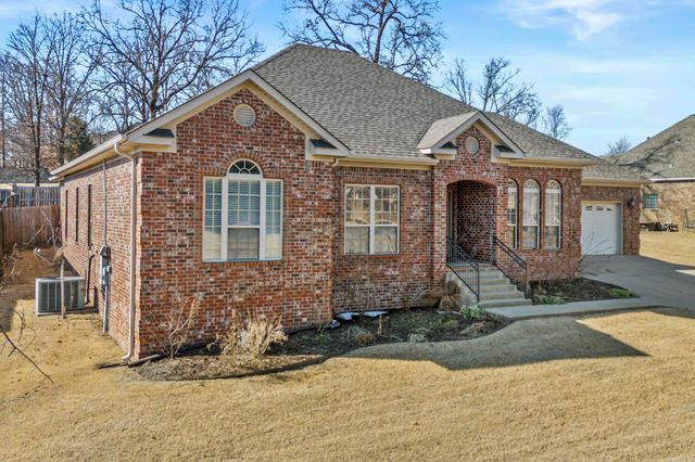 1925 Oakbrook, Sherwood, AR 72120