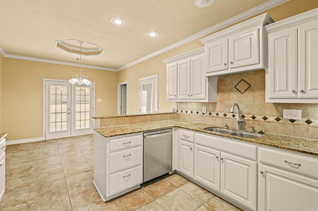 1925 Oakbrook, Sherwood, AR 72120