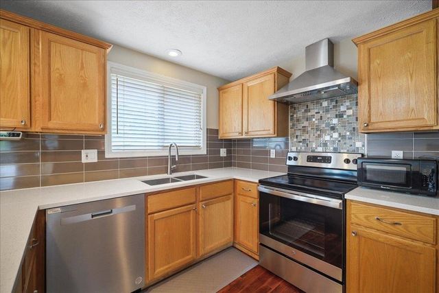1427 E 35th Ave, Spokane, WA 99203