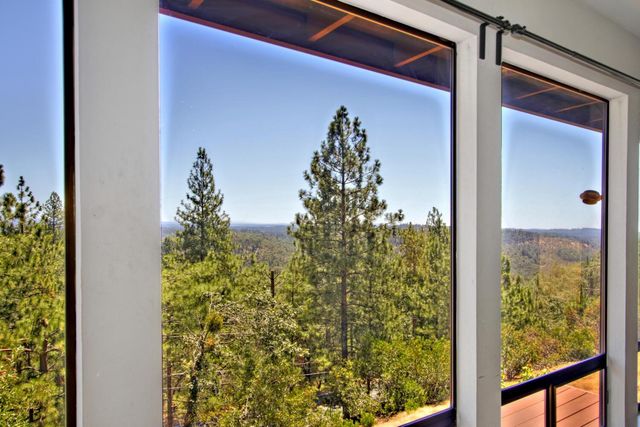 18119 Norlene Way, Grass Valley, CA 95949