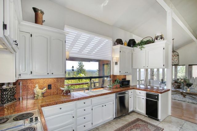 18119 Norlene Way, Grass Valley, CA 95949