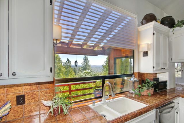 18119 Norlene Way, Grass Valley, CA 95949