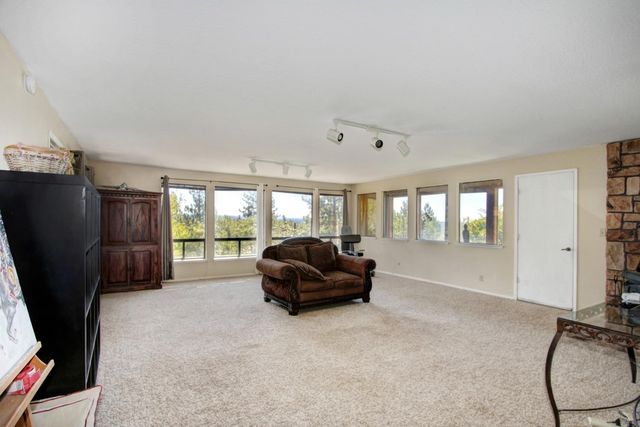18119 Norlene Way, Grass Valley, CA 95949