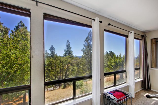 18119 Norlene Way, Grass Valley, CA 95949