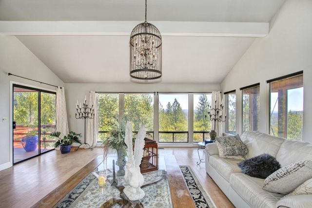 18119 Norlene Way, Grass Valley, CA 95949