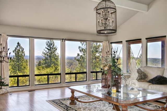 18119 Norlene Way, Grass Valley, CA 95949
