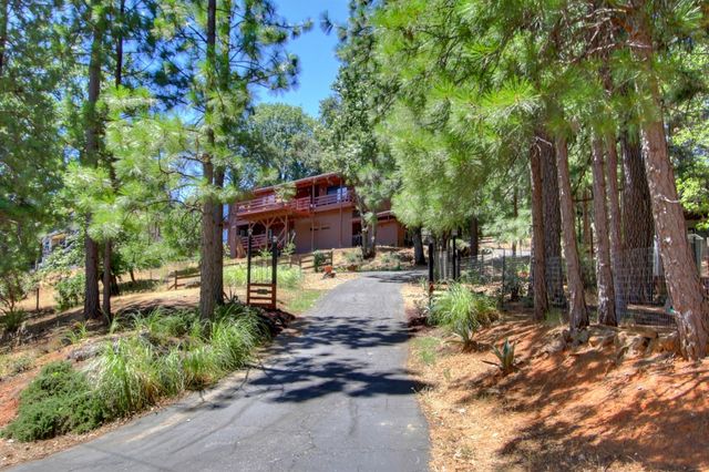 18119 Norlene Way, Grass Valley, CA 95949