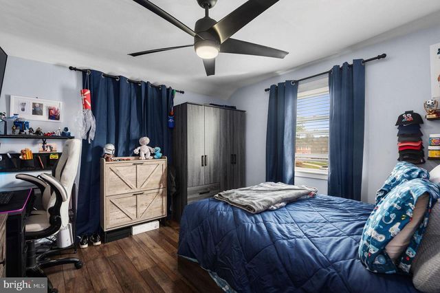 1022 LAMB RD, Secane, PA 19018