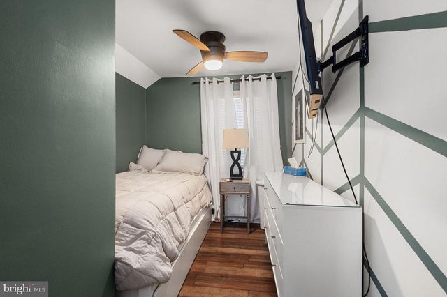 1022 LAMB RD, Secane, PA 19018