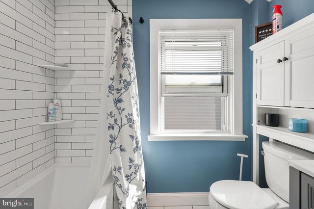 1022 LAMB RD, Secane, PA 19018