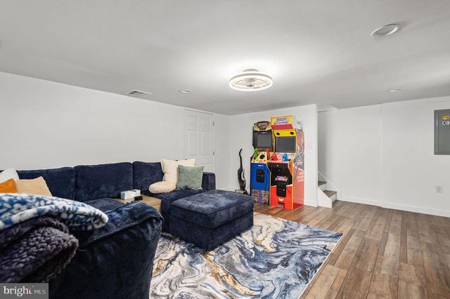 1022 LAMB RD, Secane, PA 19018