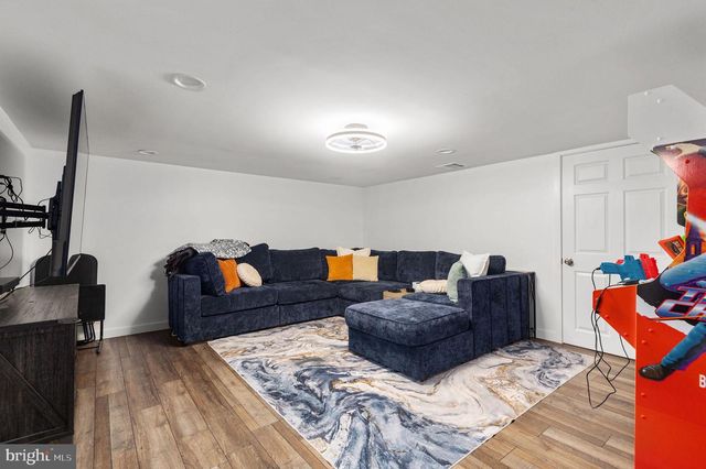 1022 LAMB RD, Secane, PA 19018