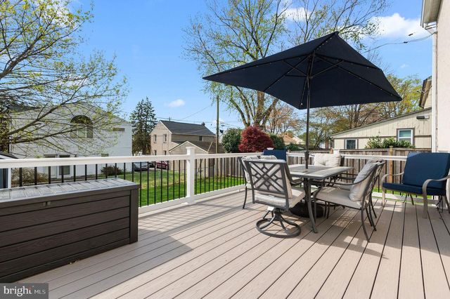 1022 LAMB RD, Secane, PA 19018