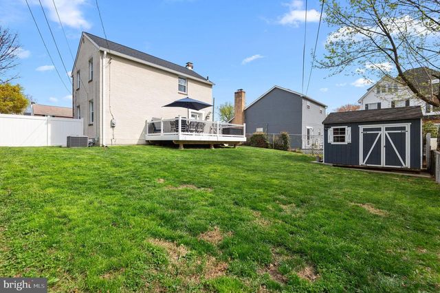 1022 LAMB RD, Secane, PA 19018