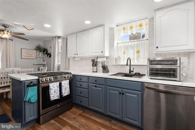 1022 LAMB RD, Secane, PA 19018