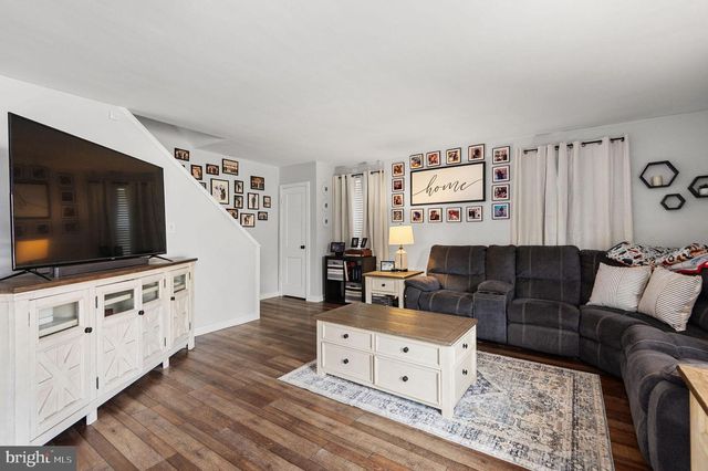 1022 LAMB RD, Secane, PA 19018