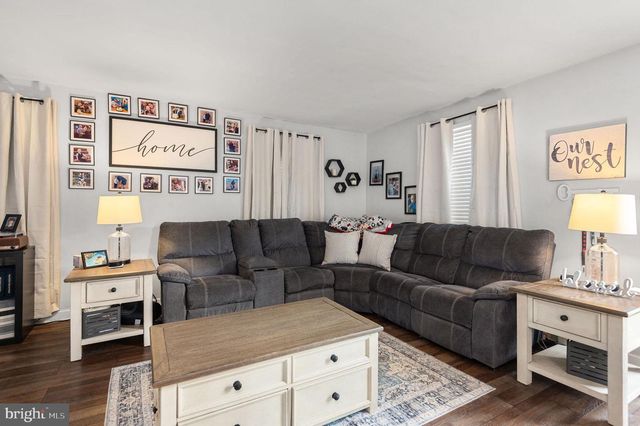 1022 LAMB RD, Secane, PA 19018