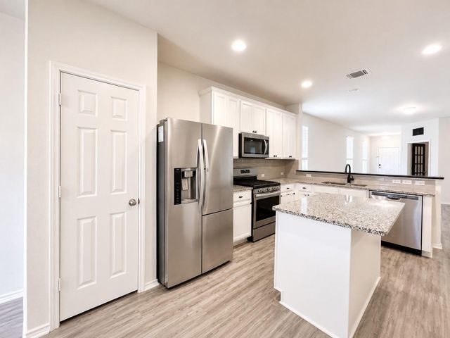 220 Pepperbark LOOP, Buda, TX 78610