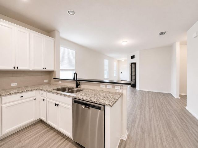 220 Pepperbark LOOP, Buda, TX 78610
