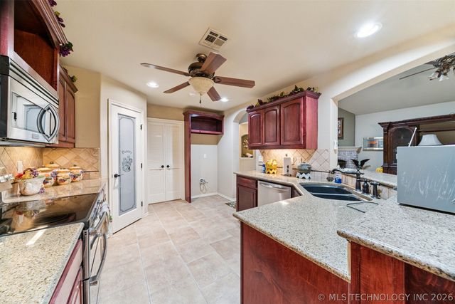 704 W Indianapolis Street, Broken Arrow, OK 74012