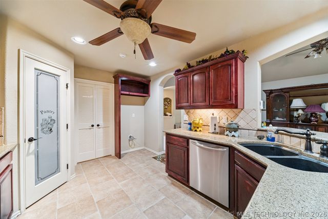 704 W Indianapolis Street, Broken Arrow, OK 74012