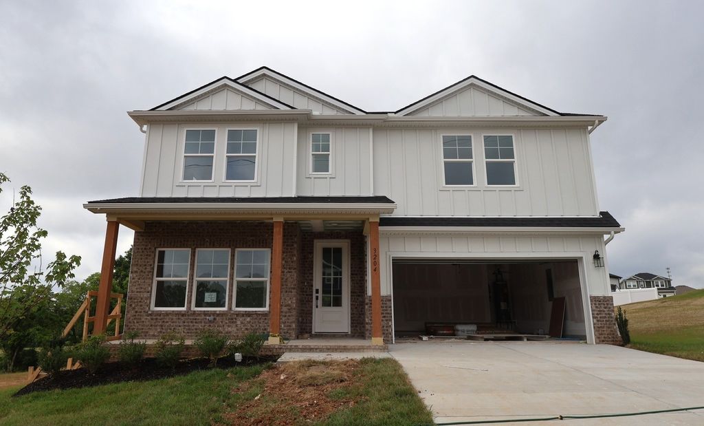 3235 Gravity Dr, Columbia, TN 38401