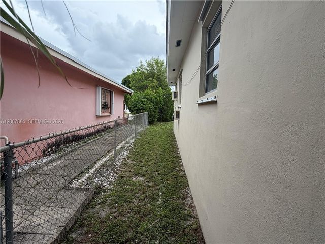 733 W 35th Street, Hialeah, FL 33012