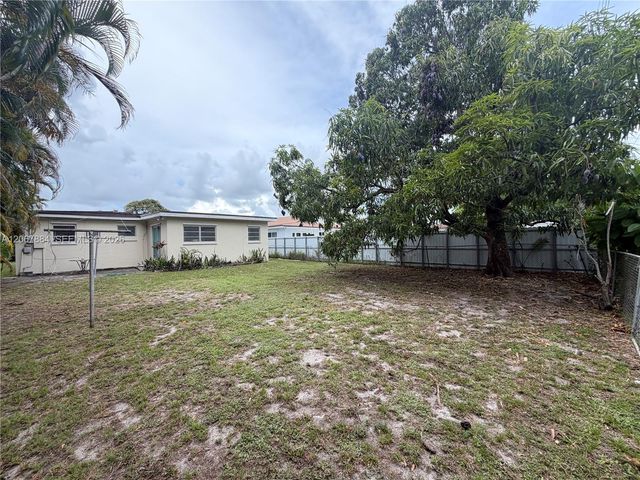 733 W 35th Street, Hialeah, FL 33012