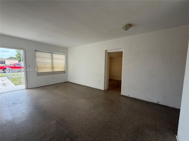 733 W 35th Street, Hialeah, FL 33012